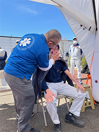 特殊メイクを取り入れた防災・避難訓練への参加と災害備蓄商品の展示会を実施しました。